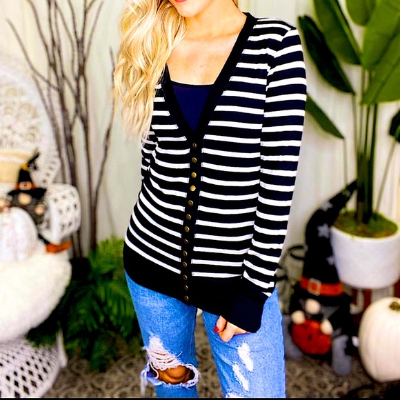 Zenana Outfitters Sweaters - ☃️BOGO50%☃️ 🆕🖤ZENANA: BLACK/IVORY Stripped Button Up Cardigan SMALL